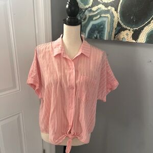 NWT Francesca’s short sleeve tie Crop top button down Shirt size L